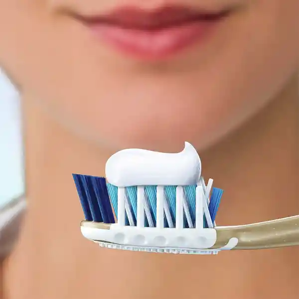Crema Dental Oral-B 100% De Tu Boca* Cuidada Encías más Saludables en 2 semanas Combate la formación de caries desde la raíz 140ml