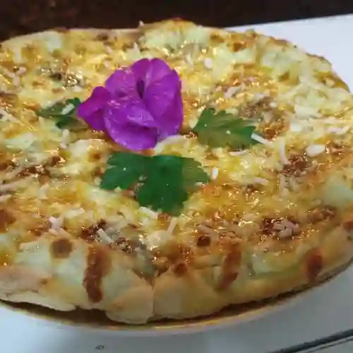 Pizza 4 Queso Familiar