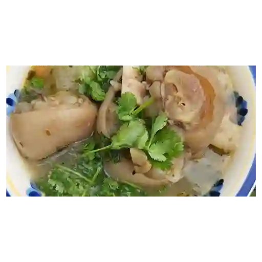 Caldo de pata de res