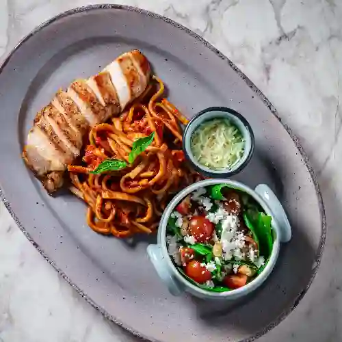 Pasta Almendra Napolitana con Pollo