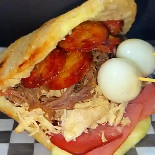 Arepa Mixta Especial con Chorizo