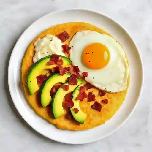 Arepa con Aguacate y Tocineta