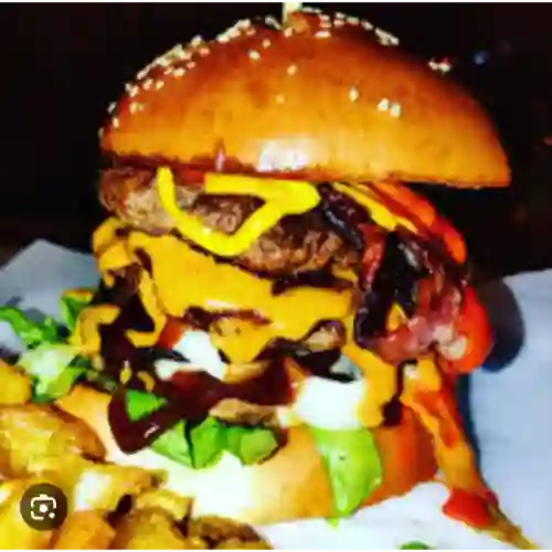 Hamburguesa 3 Carnes en Combo