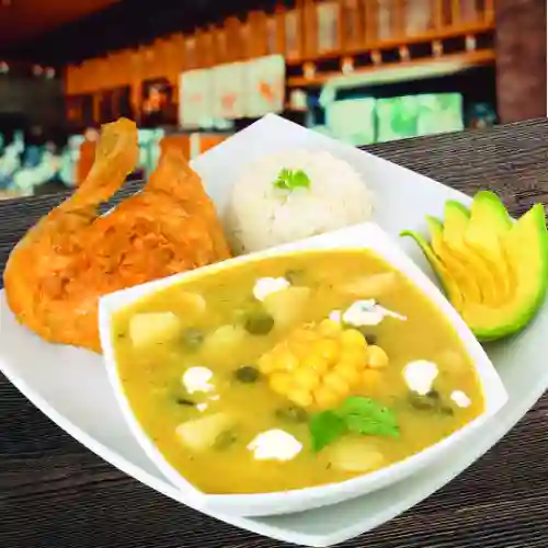 Sopa Especial de Ajiaco con Pollo