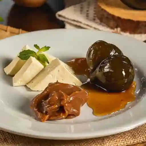 Brevas con Arequipe y Quesito