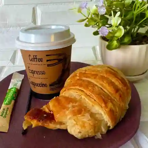 Croissant Jamón y Queso+cafe con Leche