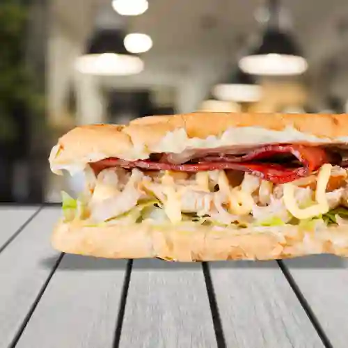 Sándwich de Pollo y Tocineta