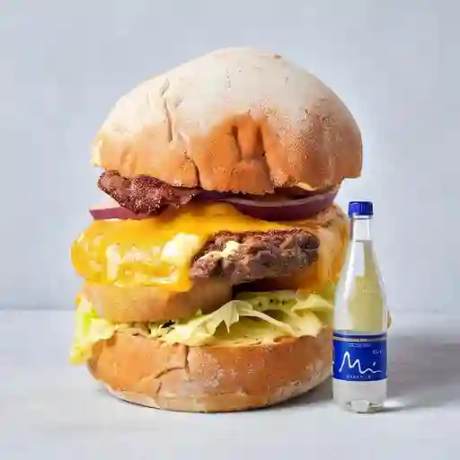 Combo Hamburguesa de la Casa + Manantial Sin Gas 600ML