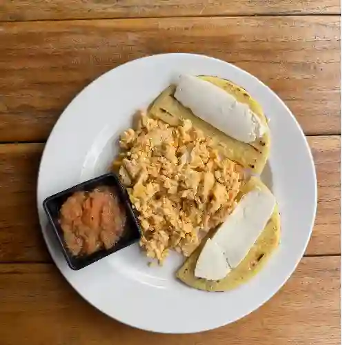 Huevos con Arepa