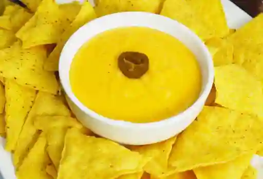 Nachos con Queso Cheddar