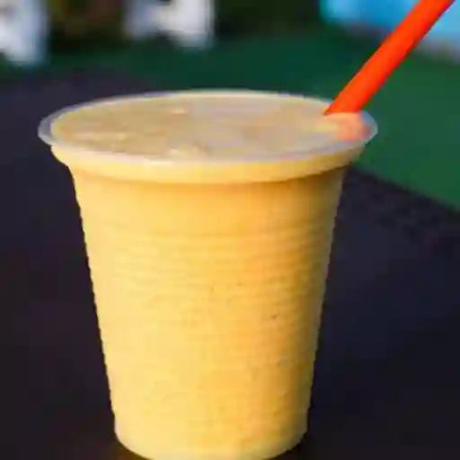Jugo de maracuya en agua o leche