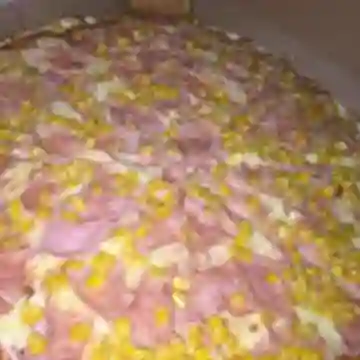 Pizza Jamon y Maiz