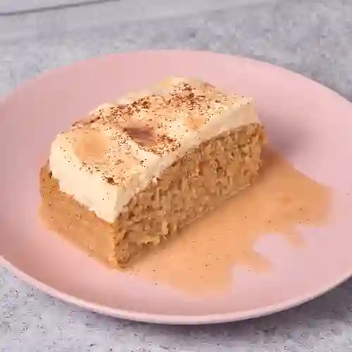 Porción de torta tres leches low carb