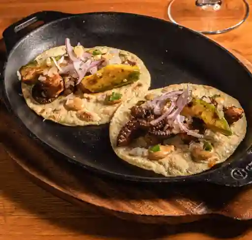 Taquitosde Pulpo Chipotle