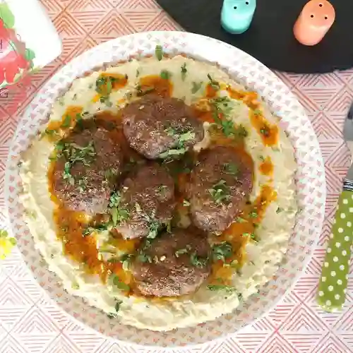Hummus con kafta