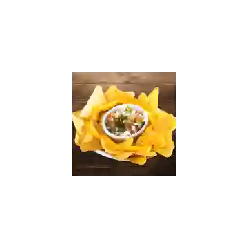 Nachos con Queso y Pico de Gallo