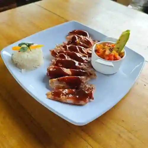 Pechuga Bañada en Salsa Bbq