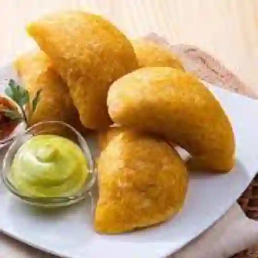 Mix 5 empanaticas maiz frita tipo coctel