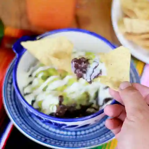 Mostacho Nachos