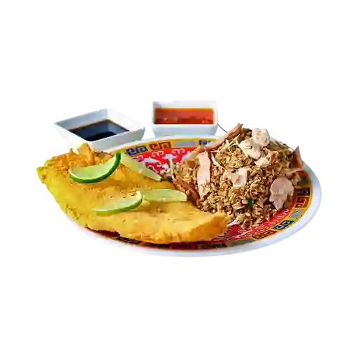 Robalo grande con arroz chino pequeño