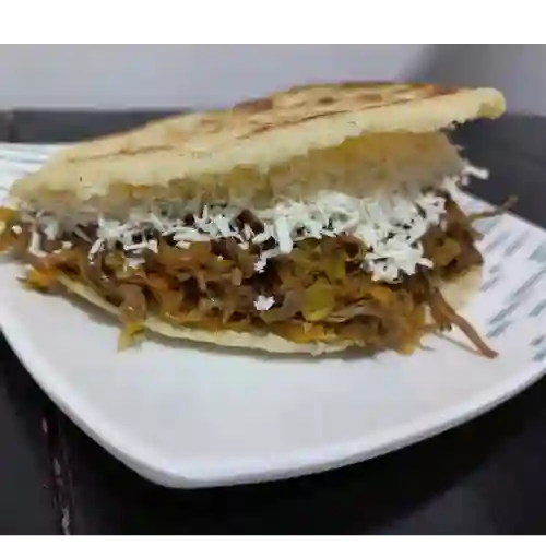 Arepa Carne y Queso