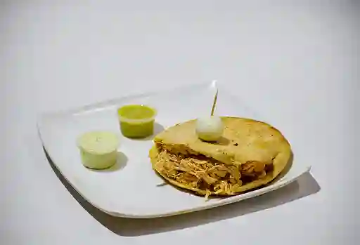 Arepa de Pollo y Queso