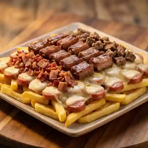 Salchipapa trilogía carnuda (para 4)