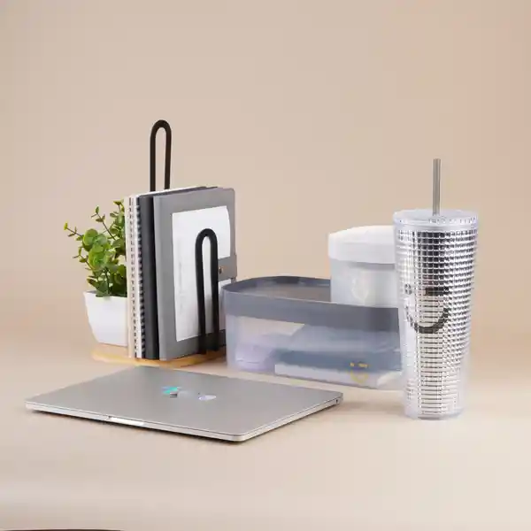 Vaso Plástico de Doble Capa Con Pitillo Serie Silver Grey Miniso
