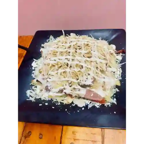 Salchipapa Suiza