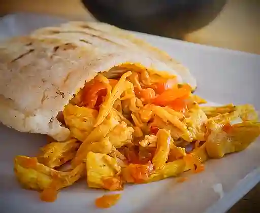 Arepa Cuadrada de Pollo y Queso
