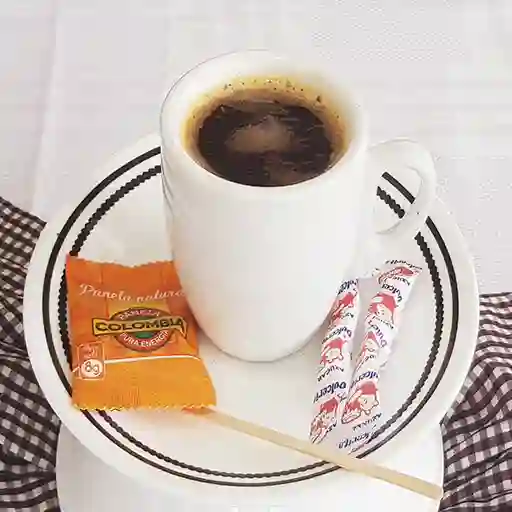 Carajillo 6 Oz (Cafe Americano, Shot de Aguardiente y Canela)