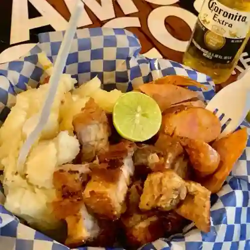 Combo Chicharrón con Chorizo