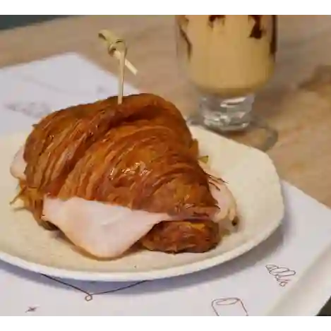 Sandwich de Croissant de Jamon y Queso