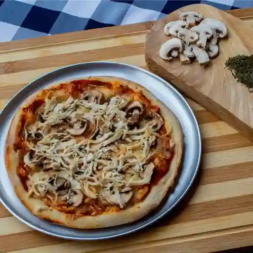 Pizza Pollo y Champiñones
