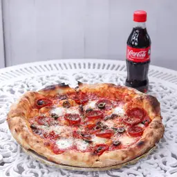 Pizza Diavola con Coca Cola