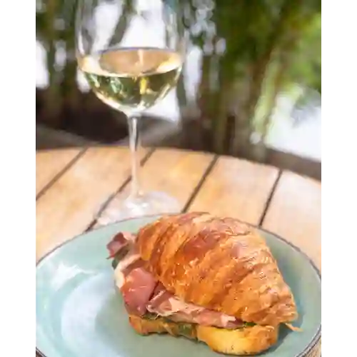 Croissant Serrano Di Bufala
