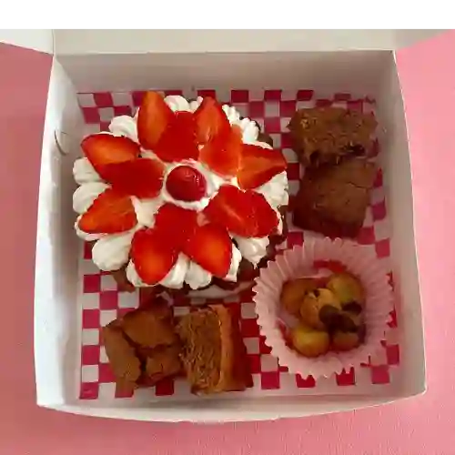 Pavlova+4 Mini Brownies+mini Cookies