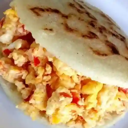 Arepa de Huevos Revueltos con Chorizo