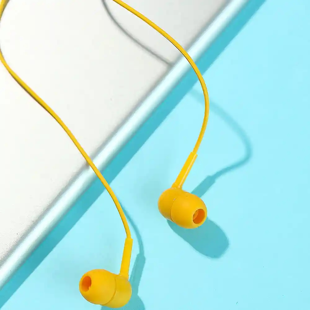 Miniso Audífonos de Cable Con Estuche de Cápsula Amarillo Hf236