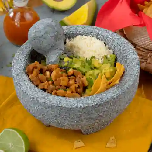 Molcajate de Guacamole con Chicharrón