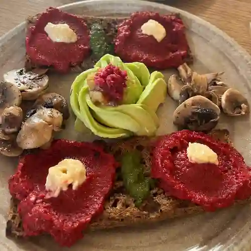 Sándwich Abierto Tomates Secos