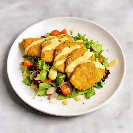 Ensalada Cesar De Albahaca Con Pollo Apanado