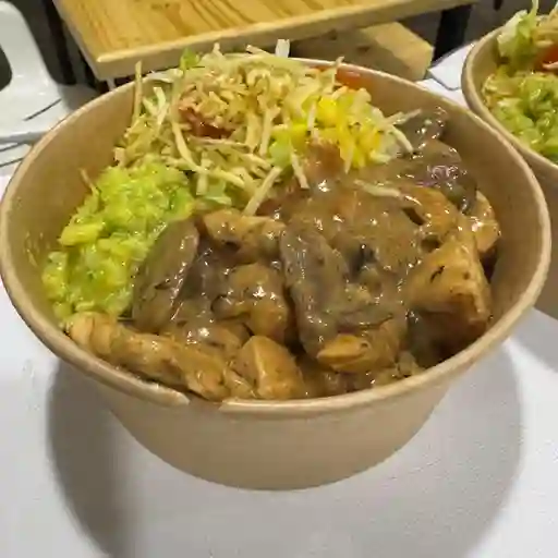 Bowl pasta, pollo con champiñones
