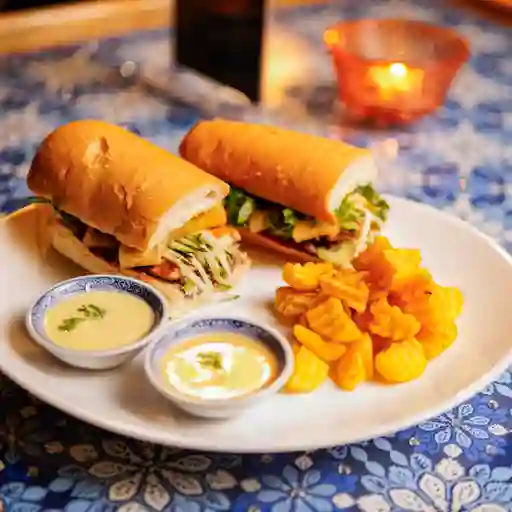 Banh Mi Medio Dia y Limonada