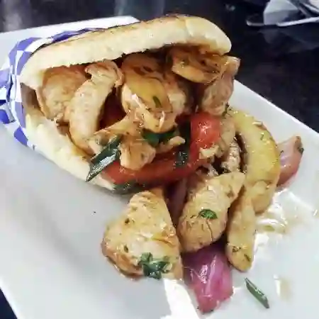 Arepa de Pollo Asado