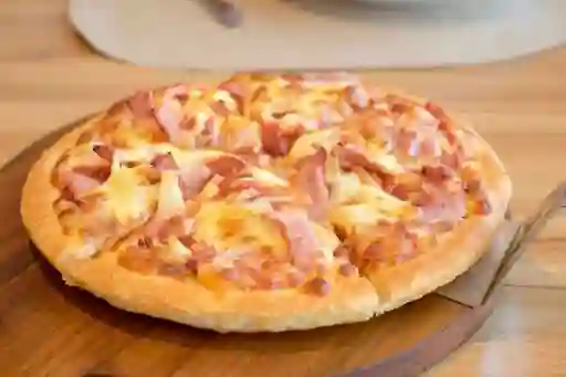Pizza Maíz Tocineta y Piña