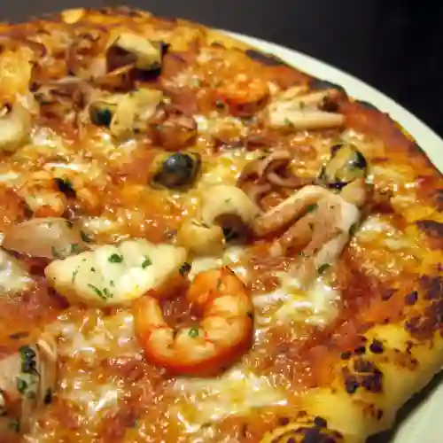 Pizza Familiar Marinera (8)