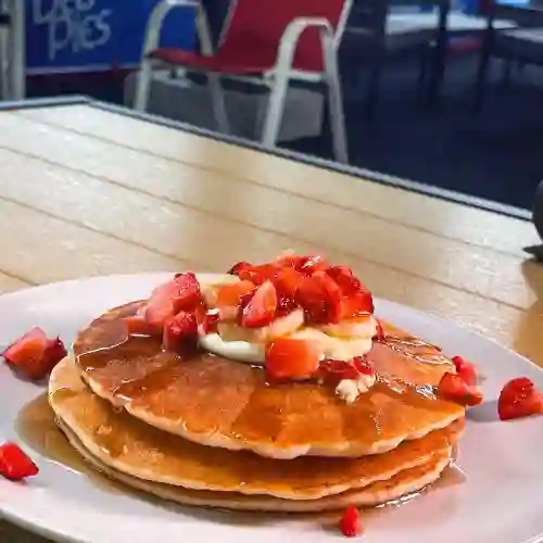 Torre de Pancake + Jugo de Naranja
