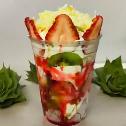 Frutas con Crema 16Oz Básica