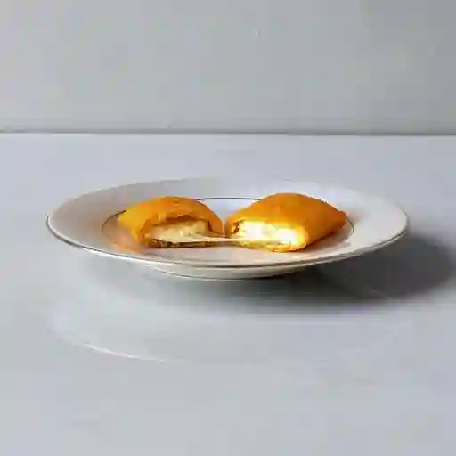 Empanada de Queso y Pollo